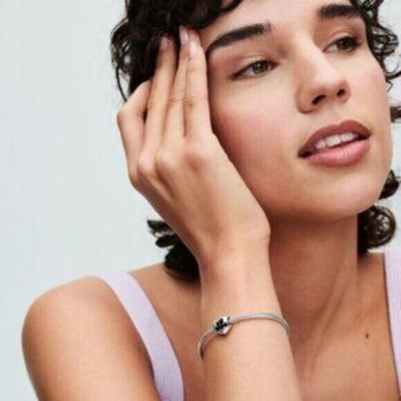 Disney Mickey Mouse & Minnie Mouse Heart Charm - Picture 4 of 5